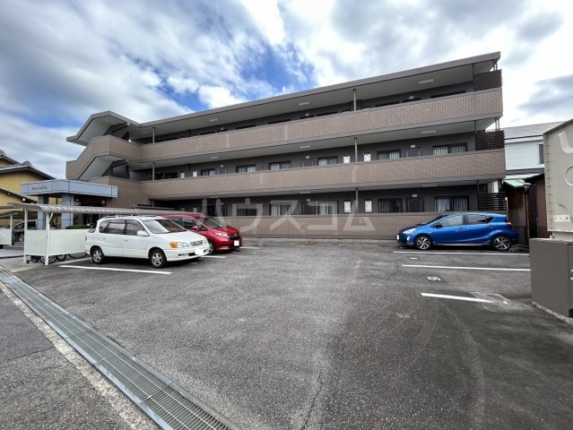 28/30 駐車場