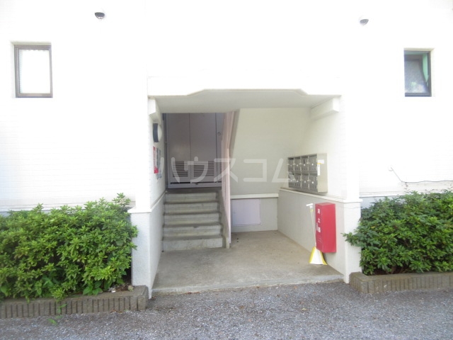 24/27 エントランス