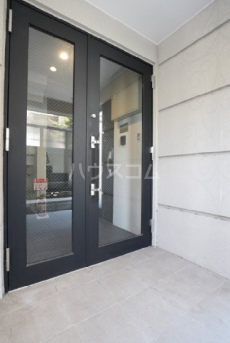 24/25 エントランス