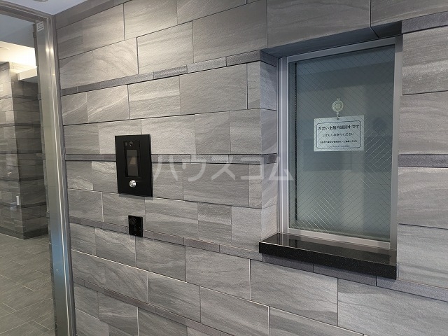 27/30 エントランス