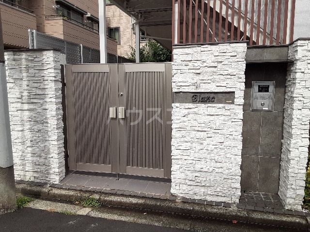 23/25 エントランス