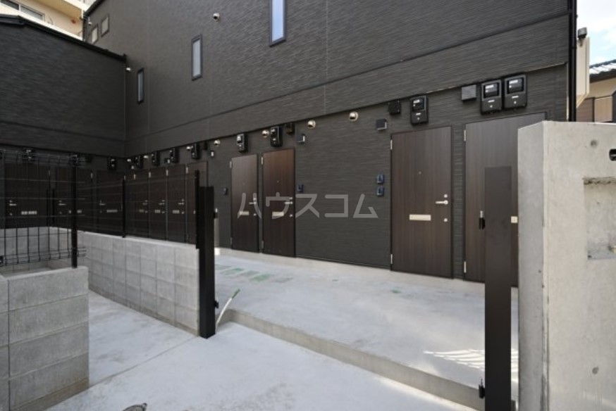 24/30 エントランス