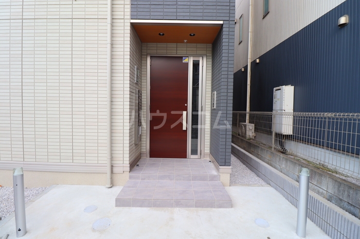 24/26 エントランス