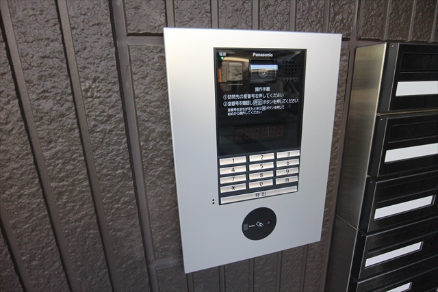 18/29 エントランス