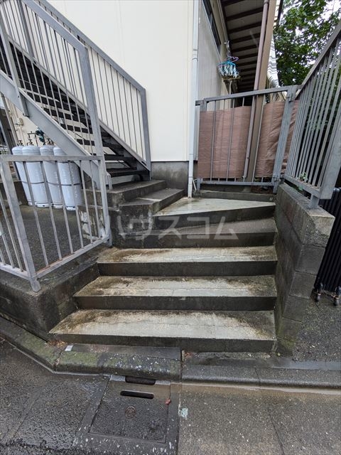 24/28 エントランス