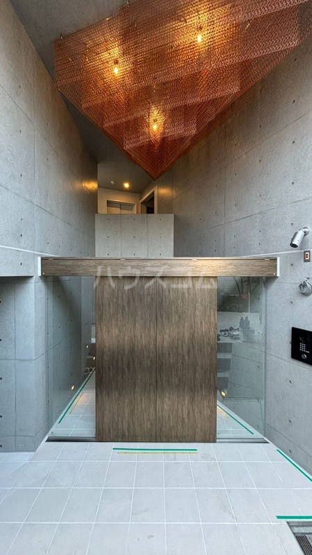 15/21 エントランス