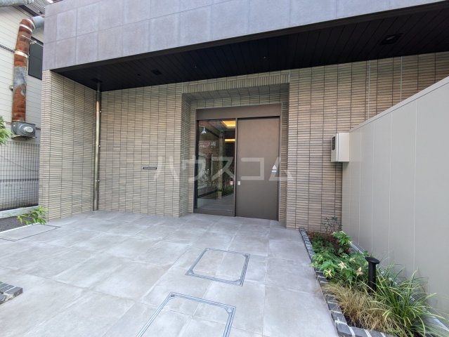 28/30 エントランス