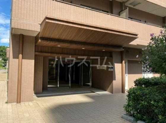 22/28 エントランス