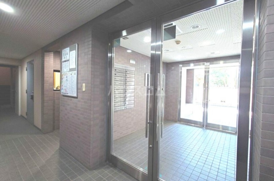 18/20 エントランス