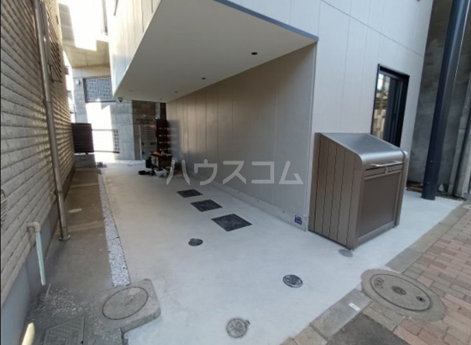 18/25 エントランス