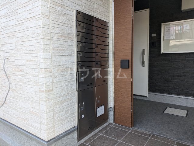 27/30 エントランス