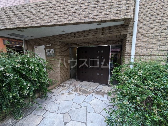 23/25 エントランス