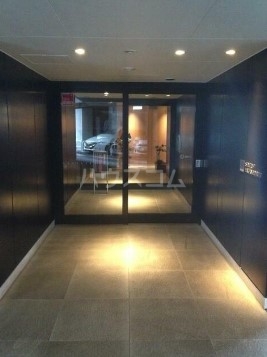 16/19 エントランス