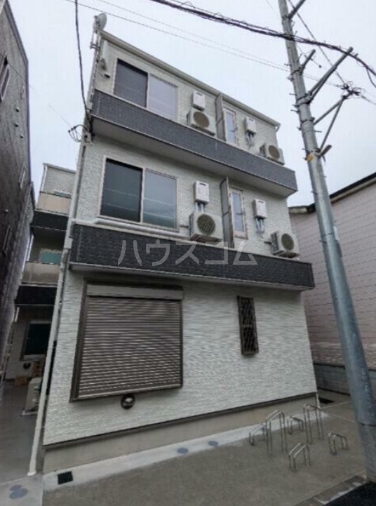 23/26 エントランス