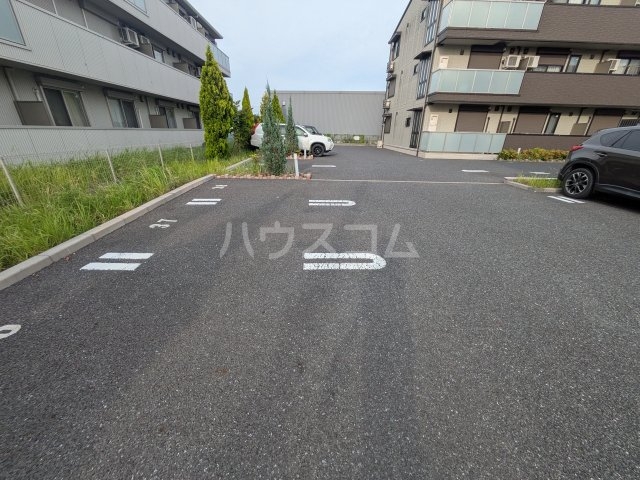 23/30 駐車場