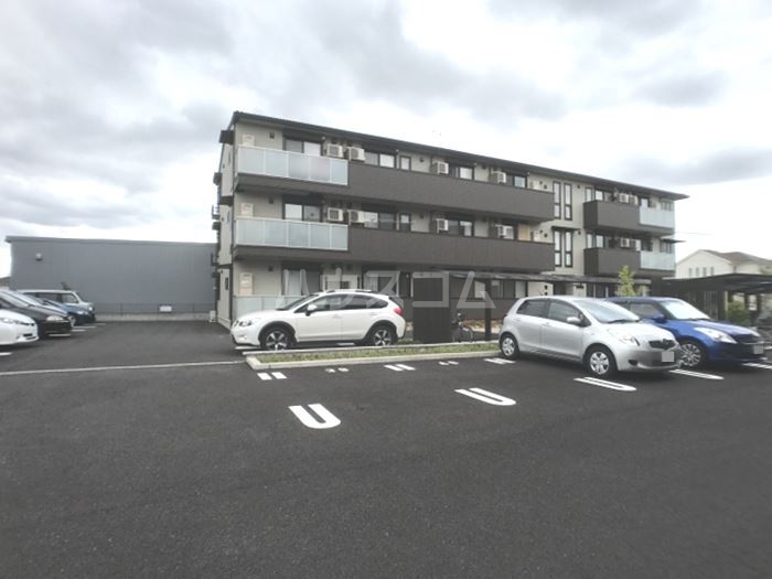 18/28 駐車場