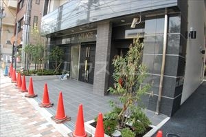 23/30 エントランス