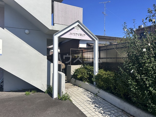 27/30 エントランス