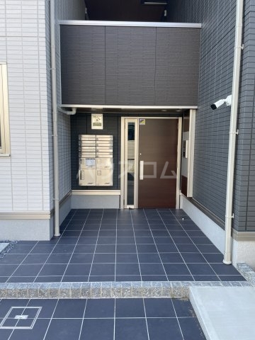 23/26 エントランス