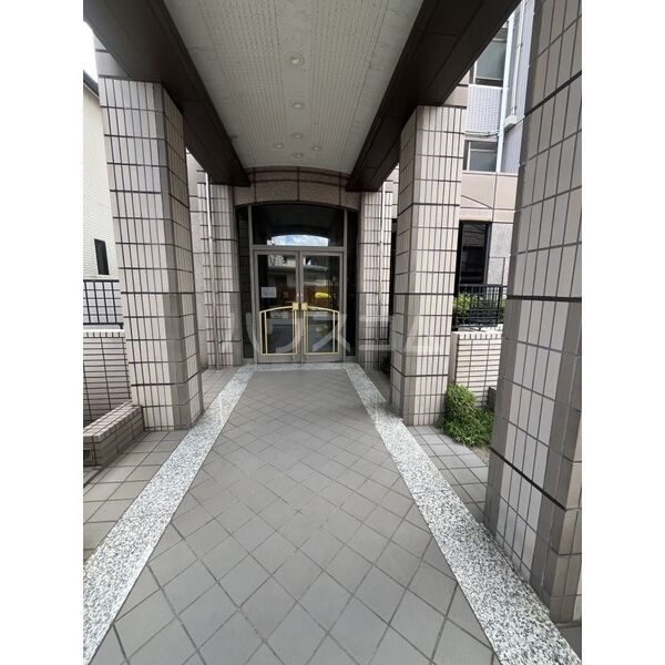 17/18 エントランス