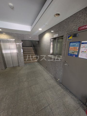 25/30 エントランス