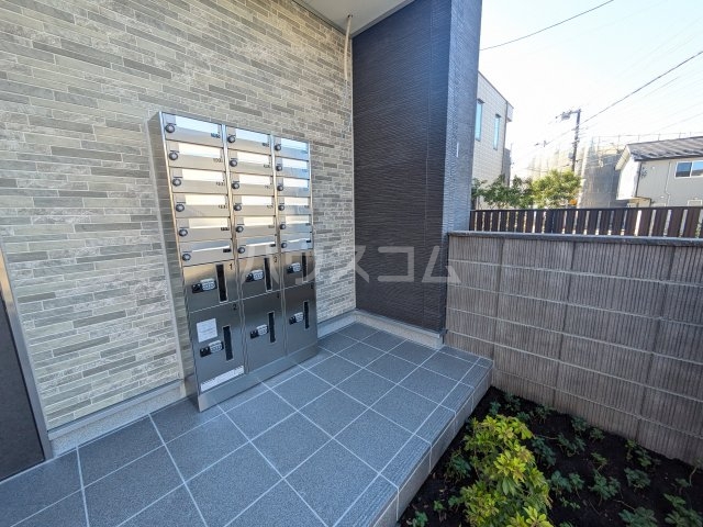 23/30 エントランス