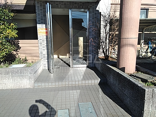 24/30 エントランス