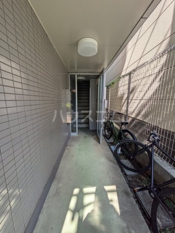 21/30 エントランス