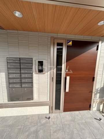 26/30 エントランス