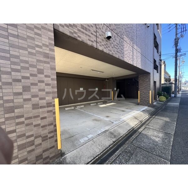 23/28 駐車場