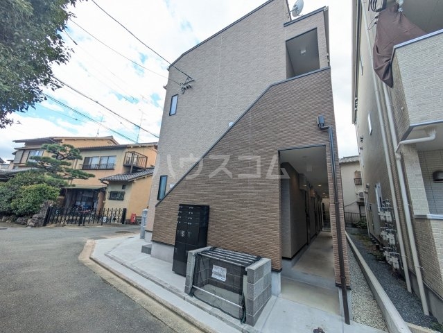 28/30 エントランス