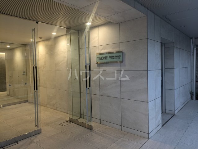 24/30 エントランス