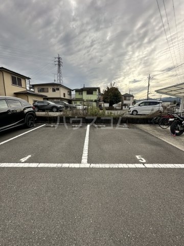 27/30 駐車場