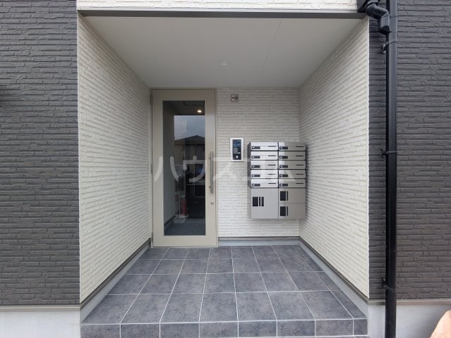 26/30 エントランス