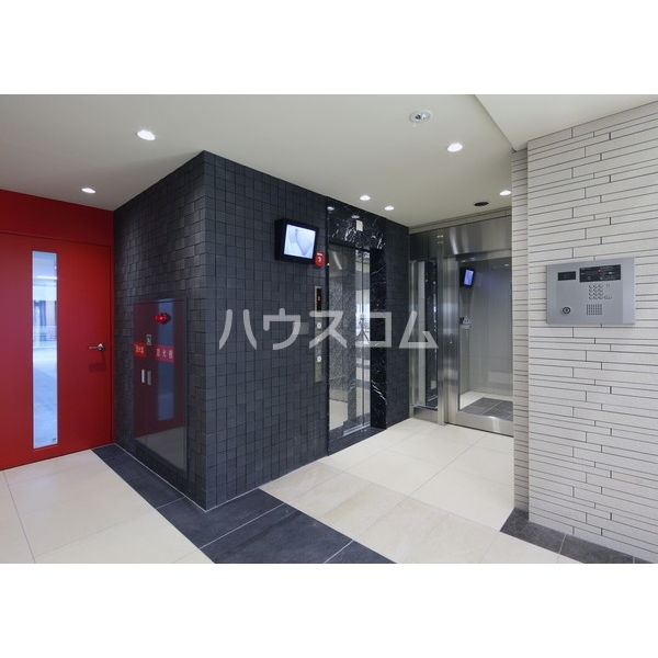 27/30 エントランス