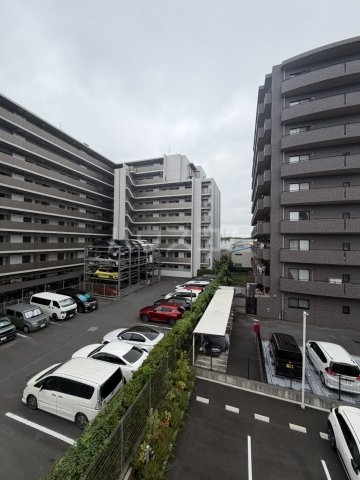 28/30 駐車場