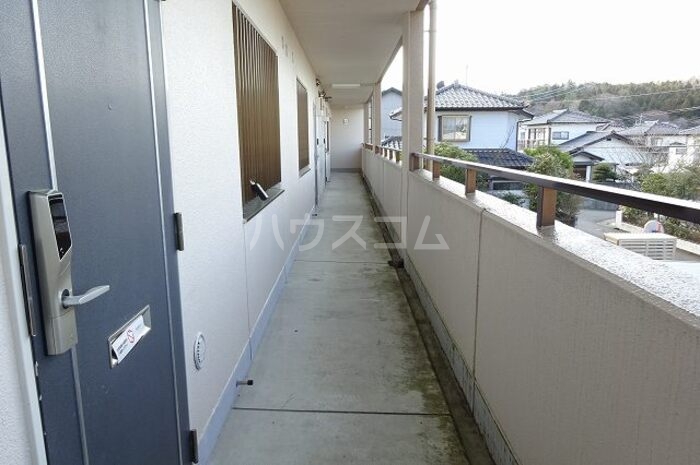 16/19 エントランス