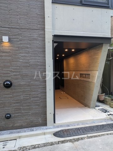 16/25 エントランス