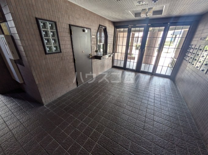 2/4 エントランス