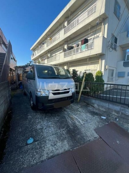 20/29 駐車場