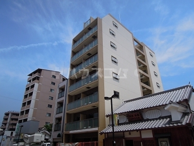 16/23 エントランス