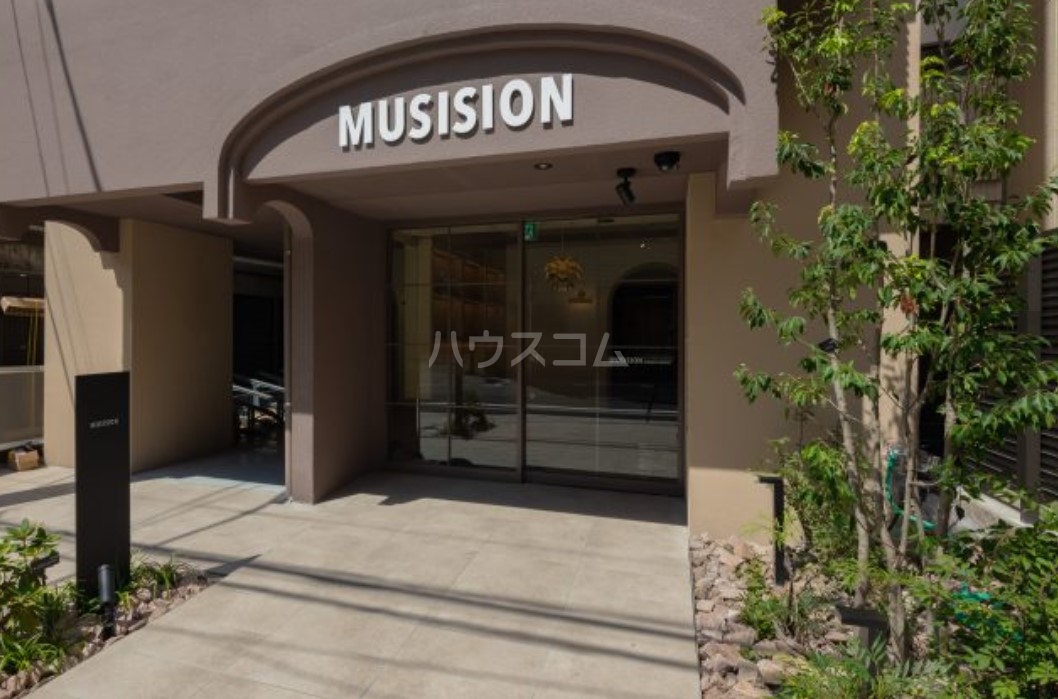 21/25 エントランス