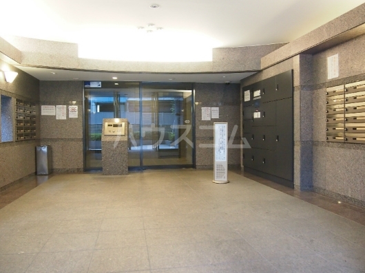 18/21 エントランス