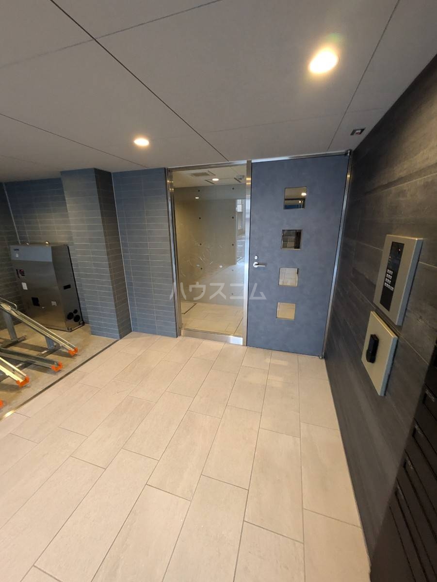 28/30 エントランス