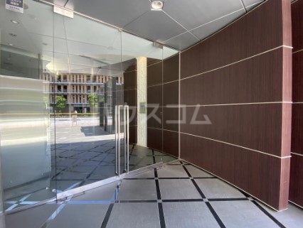 16/17 エントランス