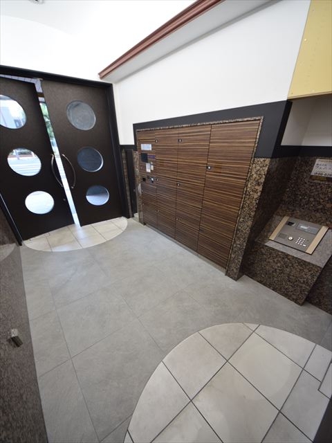 21/30 エントランス