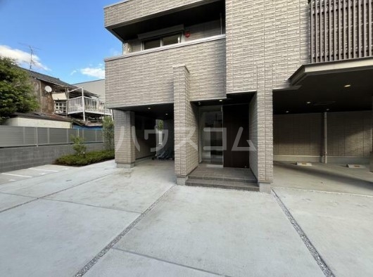 18/24 エントランス