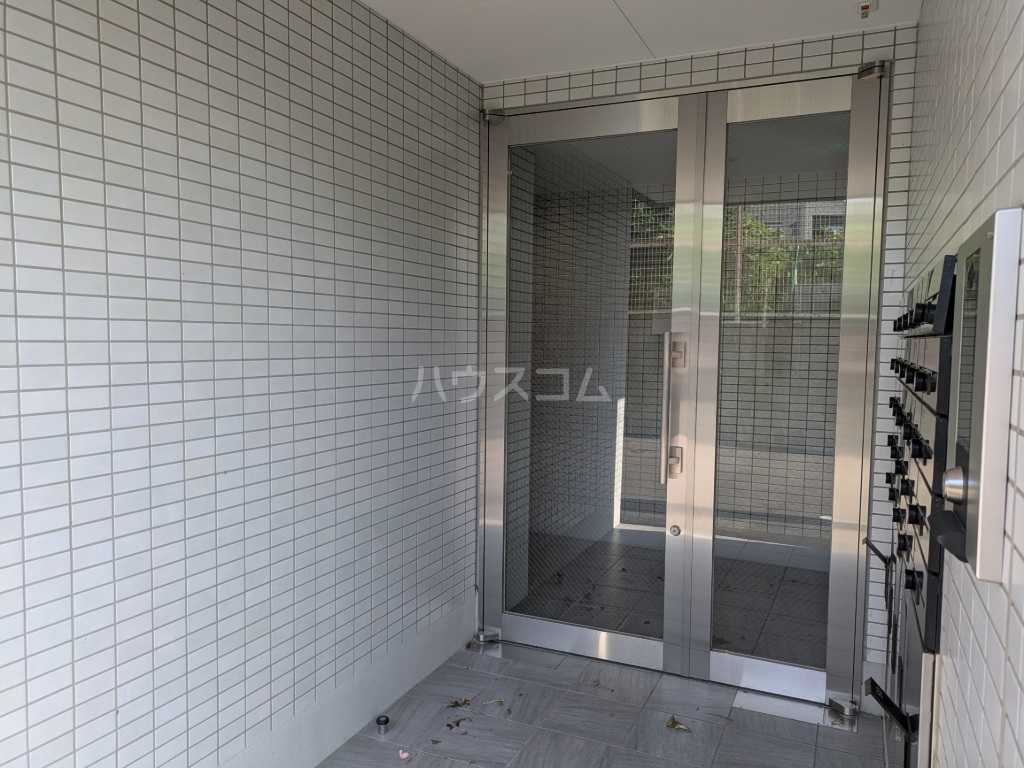 2/5 エントランス