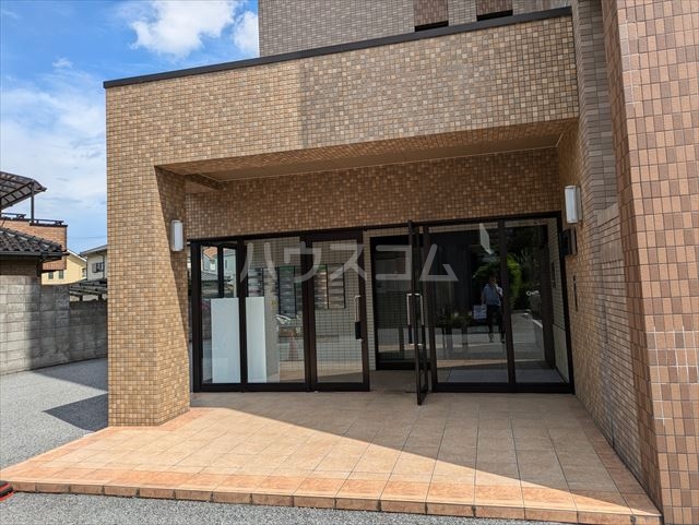 21/30 エントランス