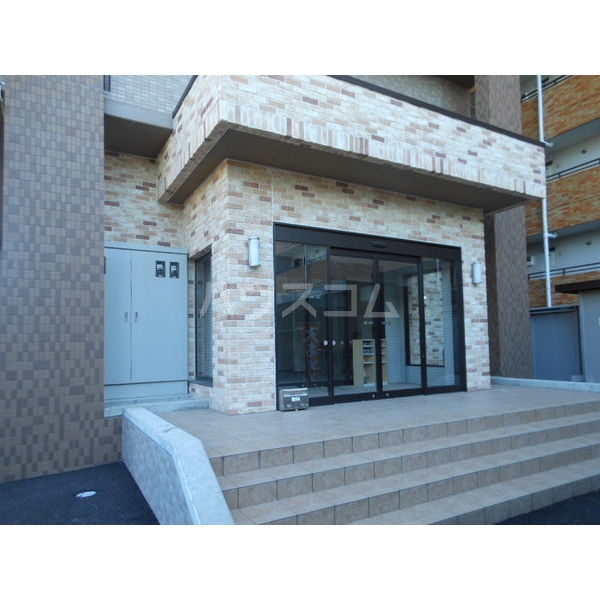 13/22 エントランス